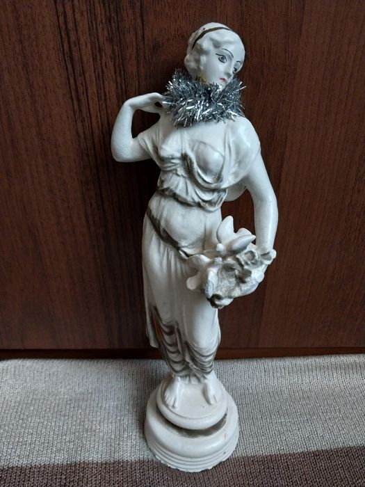 Греческая статуэтка