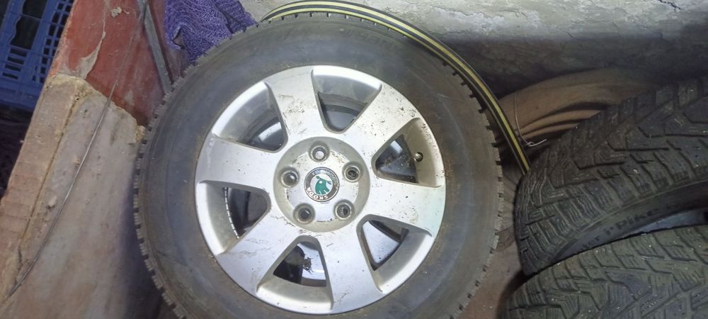 Оригінальні диски Skoda r15 5*112 Octavia A5 Volkswagen Caddy Touran