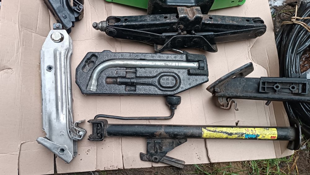 Домкрати різні, оригінальні б/у і нові