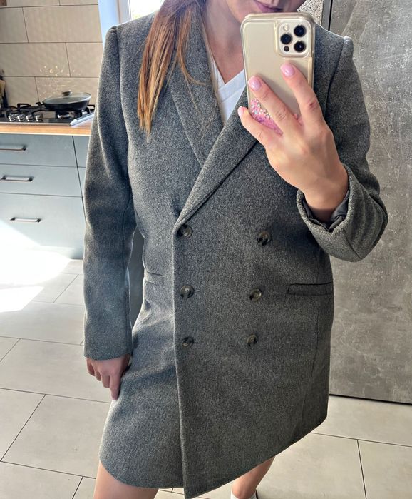 Сіре осіннє пальто