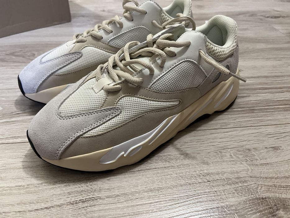 Adidas Yeezy Boost 700 v2