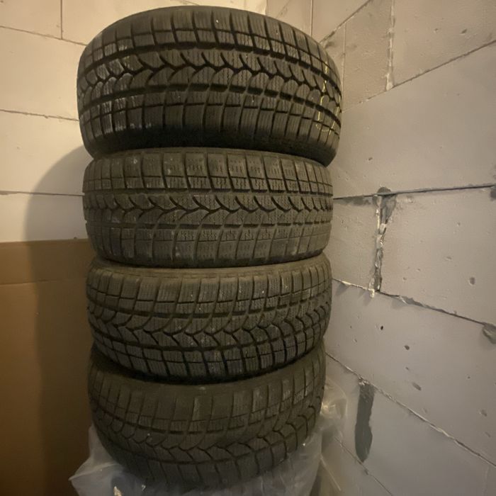 Зимова резина 225/55 r17