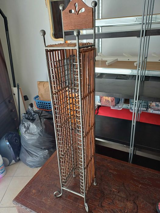 Coluna para arrumação de 30 Cd´s