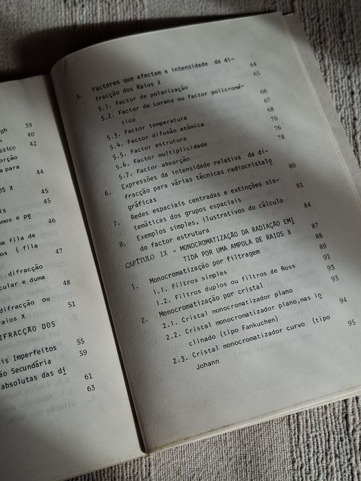 Livro antigo Eng Mecânica da Universidade de Aveiro