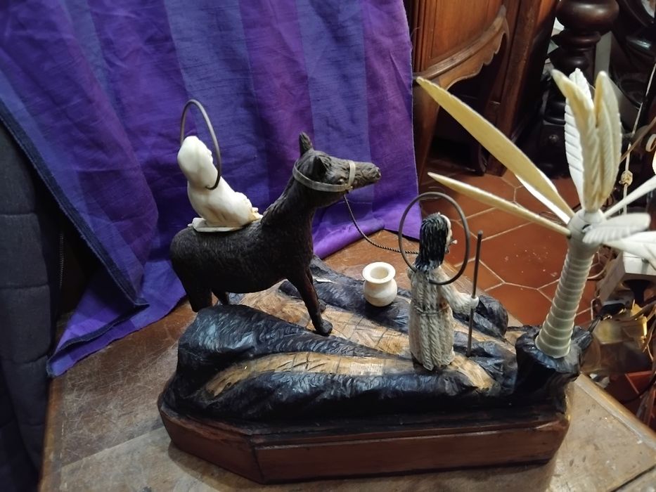 A fuga para Egito escultura secxix  em materiais e madeiras nobres e p