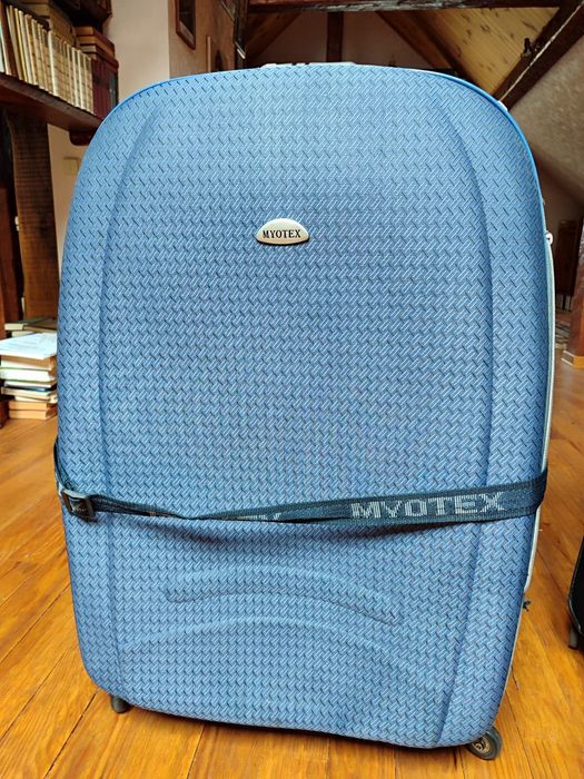 Чемодан (тканевый,жёсткая форма),б/у