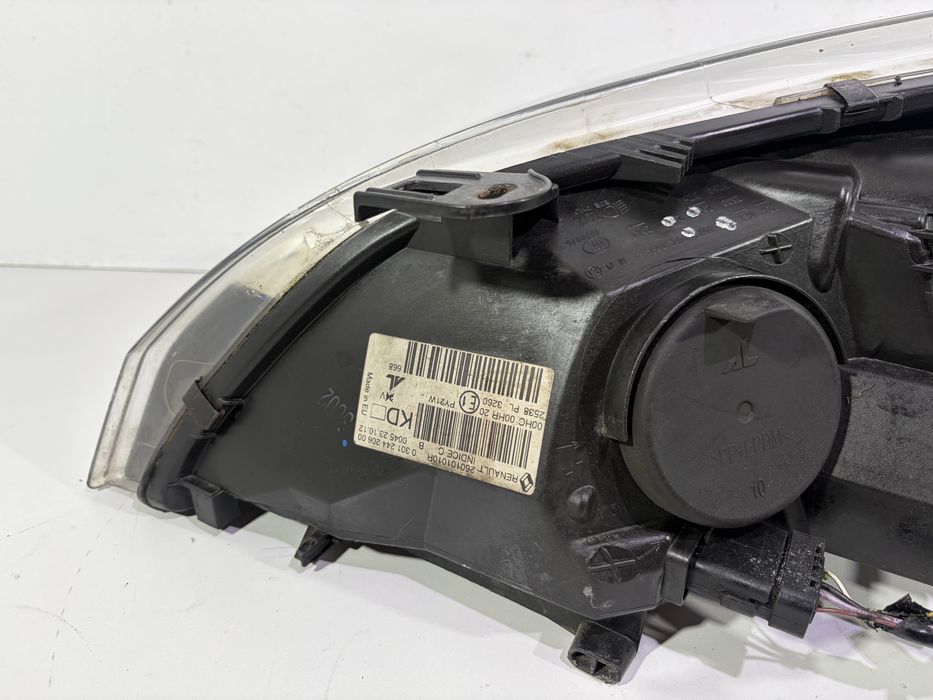 Renault megane iii 3 lampa przód przednia prawa eu