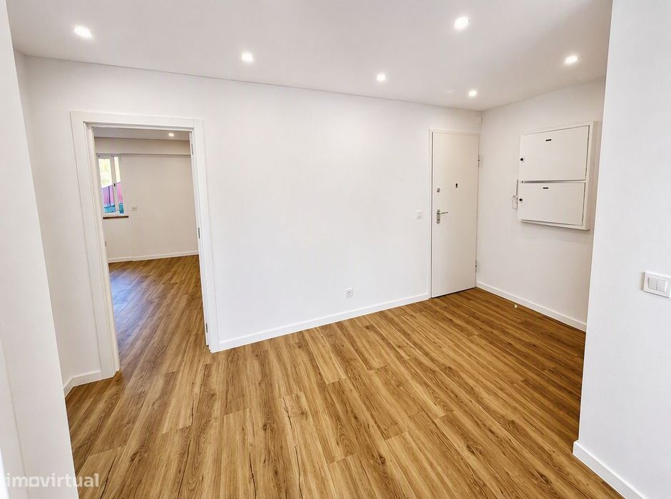 T2 Renovado na Brandoa - Excelentes Acessos