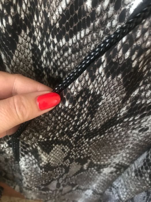 Продам блузу в змеиный принт