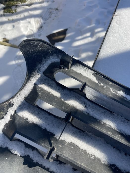 Продам решетку радиатора на Рендж ровер л322 2008 год ресисалинг