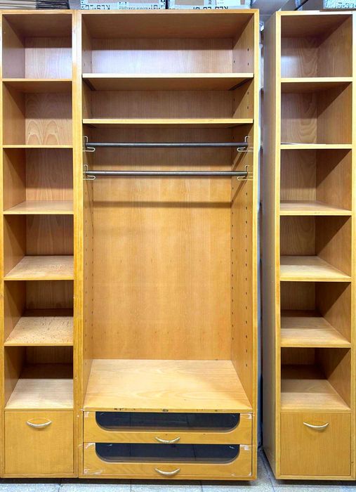 Móvel de loja em faia para dobrados e pendurados com gavetas