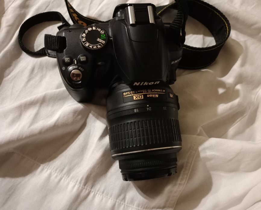 Nikon D3000 в гарному стані
