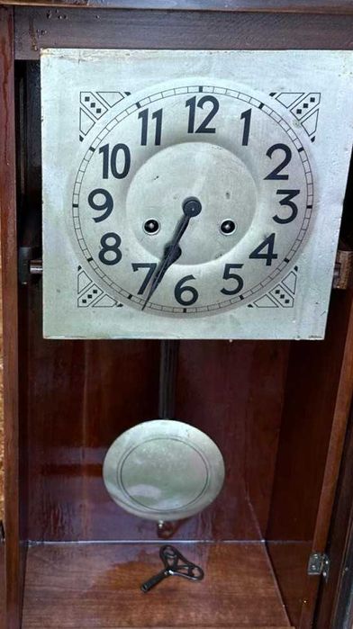 Relogio de sala antigo, a funcionar, em estado original