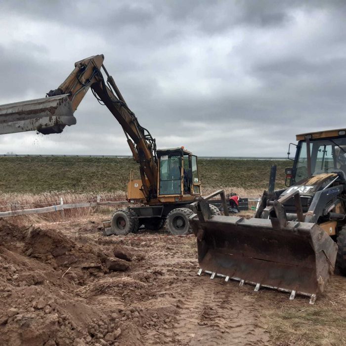 Usługi koparko-ładowarką CAT spychaczem gąsienicowym Wrocław Trzebnica