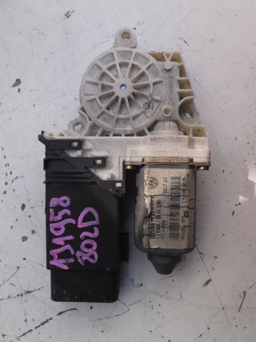 MECHANIZM SZYBY PRZEDNIEJ PRAWEJ VW GOLF IV 1J1958802D