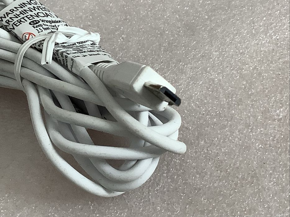 Carregador Micro USB ASSA105E-050100.  5.0V , 1.0A , 5Watts