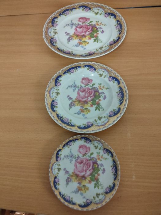 Conjunto de pratos em porcelana "Limoges".