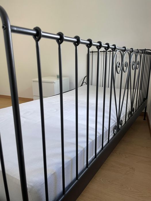 Sofá cama em ferro