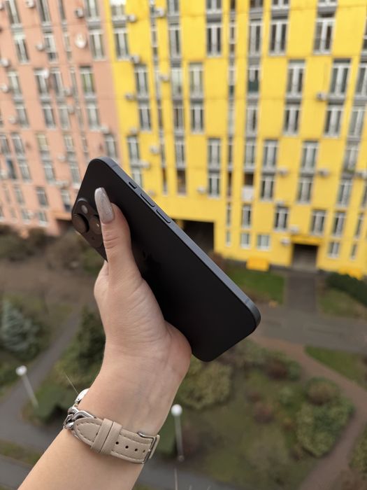 Идеал 100% Аккум iPhone 15 Black 128Gb Neverlock айфон