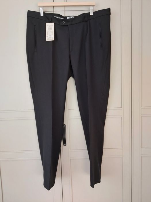 Męskie czarne spodnie garniturowe / JES / 55