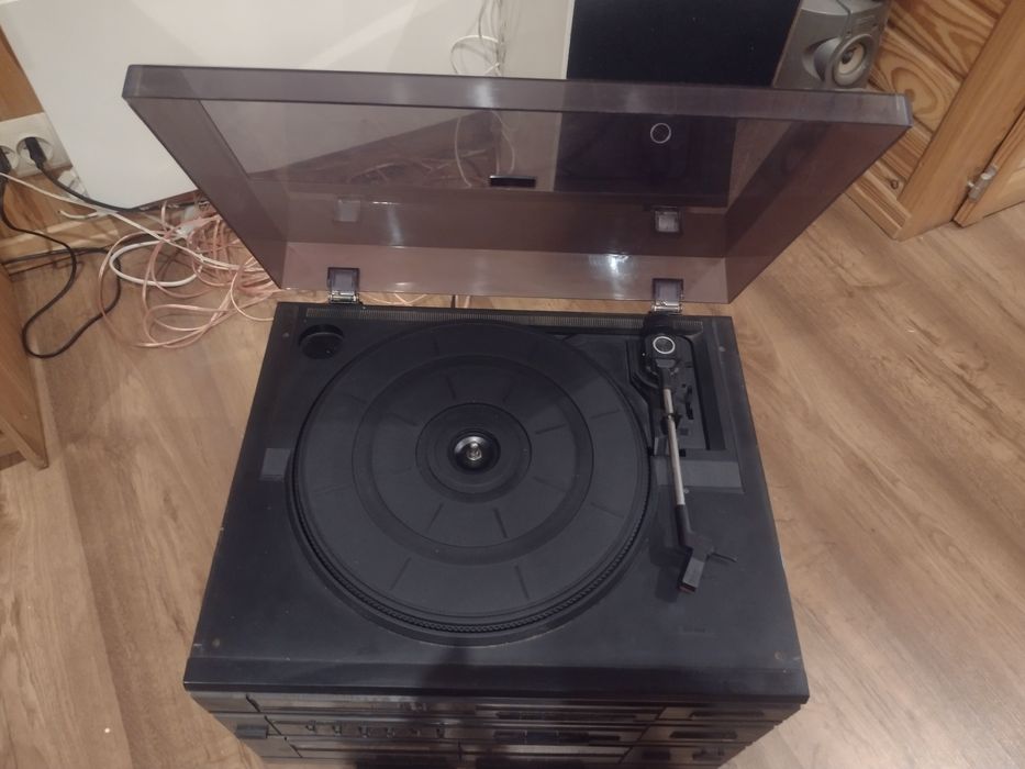 Продам муз центр Sanyo