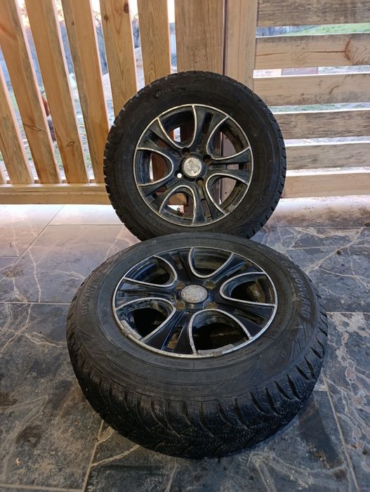 Продам два колеса Тринацятки зимовою ризиною.