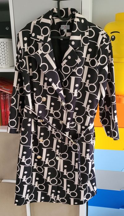 Sukienka zapinana, jak marynarka damska