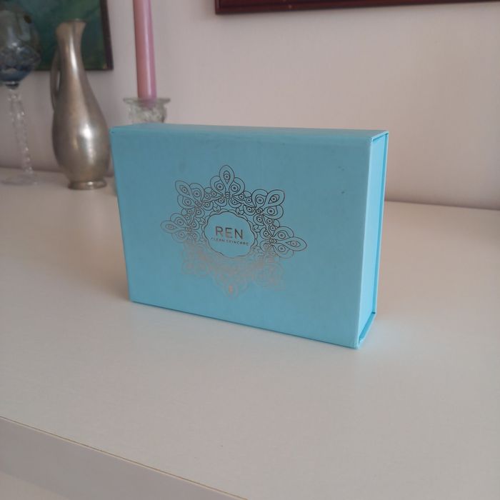Luksusowy zestaw Ren clean skincare róża neroli grejpfrut żel pod prys