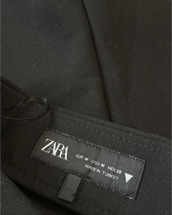 Жіноча чорна спідниця з шортиками від бренду zara