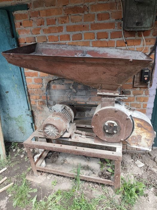 Млин для зерна та кукурудзи