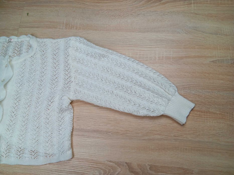 Biały luźny ażurowy sweter damski Braun rozmiar M/L