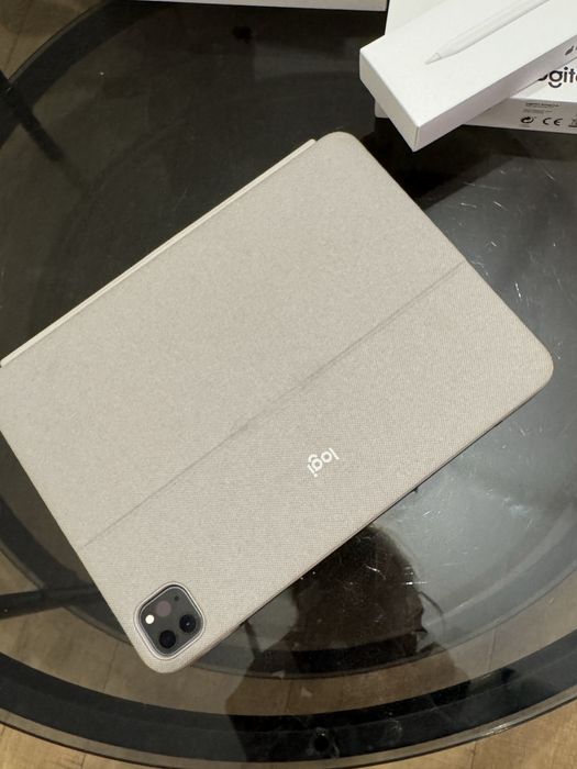 iPad Pro 11” M1 256 GB + Apple Pencil + Logitech Combo Touch | ZESTAW