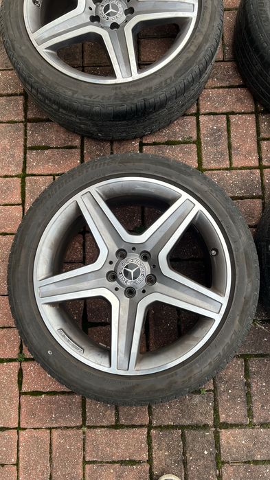 Koła Mercedes-Benz OEM 19 AMG 8JX19 H2 ET43.5 GLA