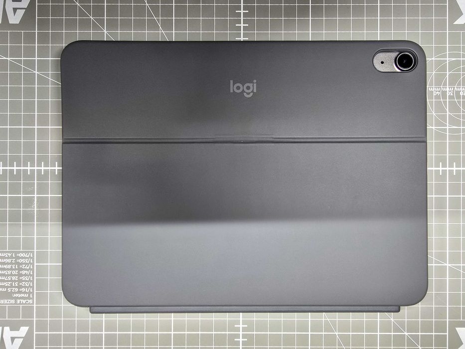 Jak nowy iPad Air 11" A3266, 128GB,  z Logitech Combo Case