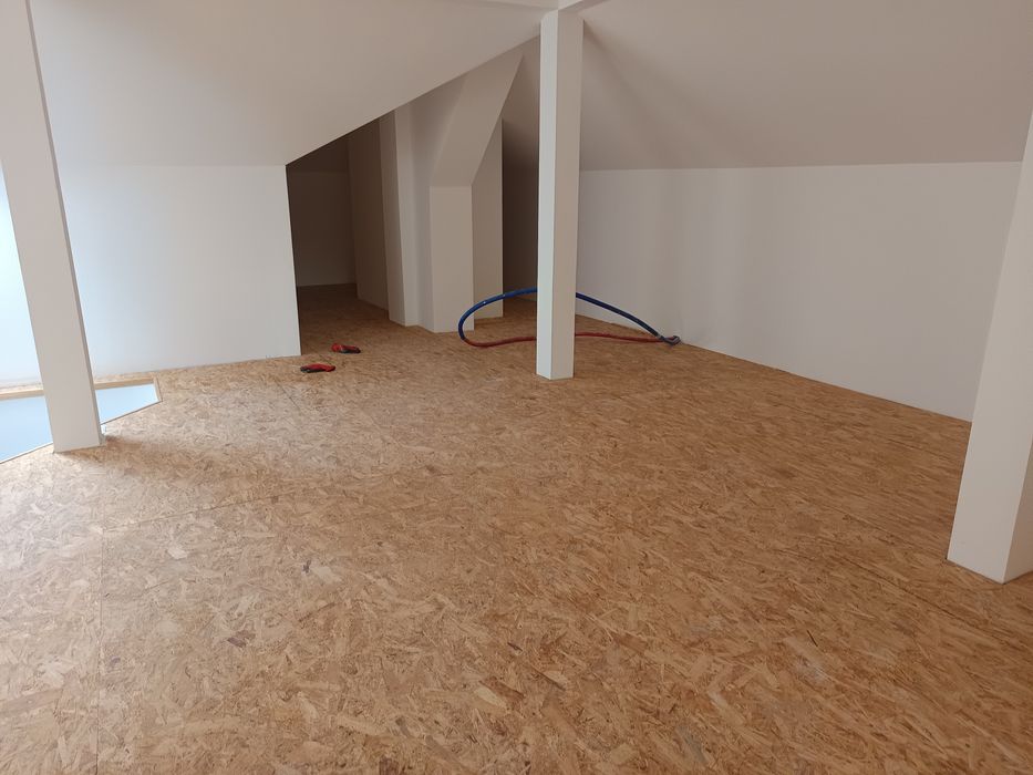 Lokal na poddaszu z klimatem ok 80m