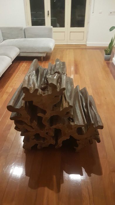 Mesa de jantar em tronco madeira tropical  – Peça única banhada a ouro