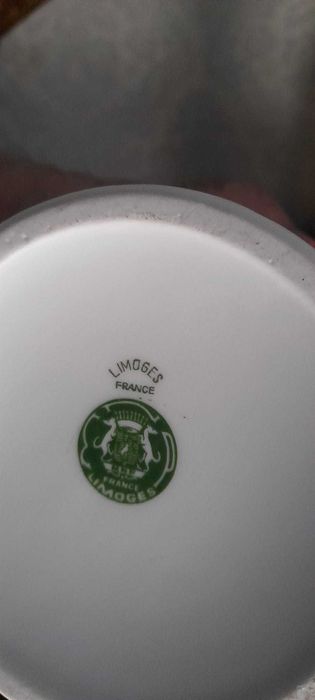 Vendo serviços de chá e café