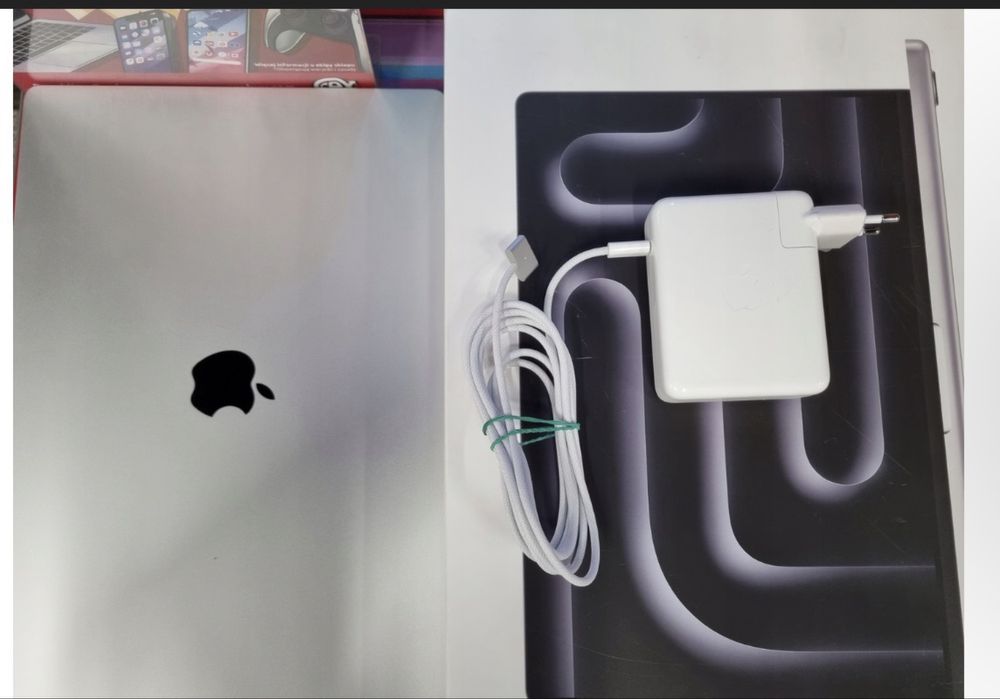 Macbook pro 16” m4 max 64 gb