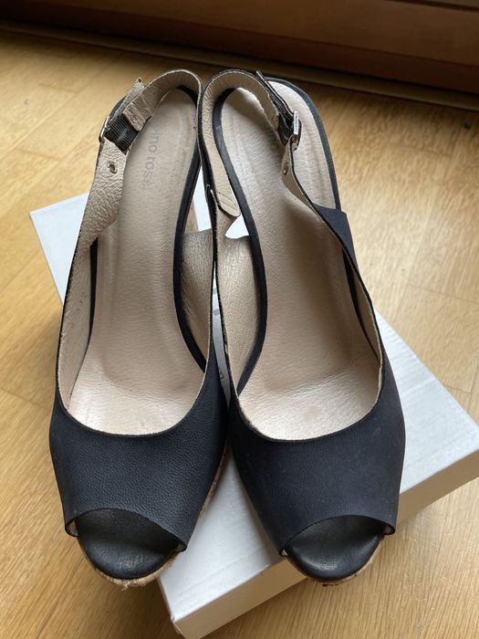 Sandały Aurora Gino Rossi, granatowe, na koturnie rozm.39