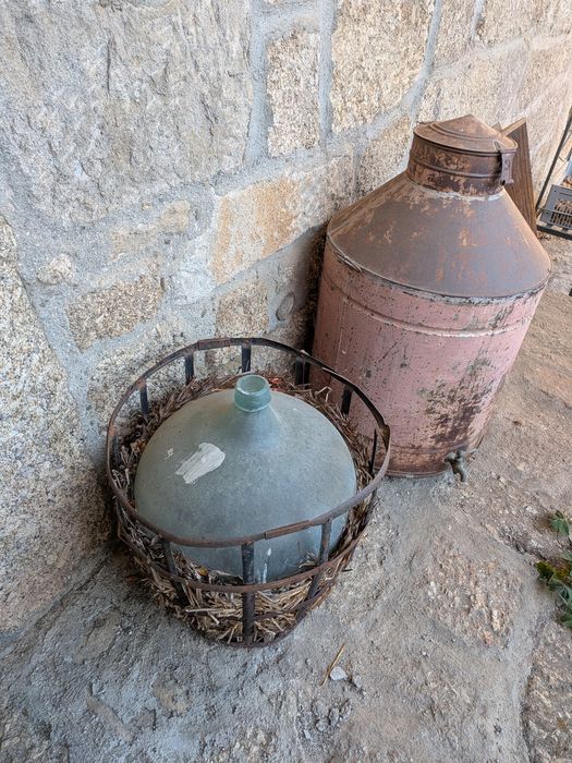 Garrafões de vidro grandes