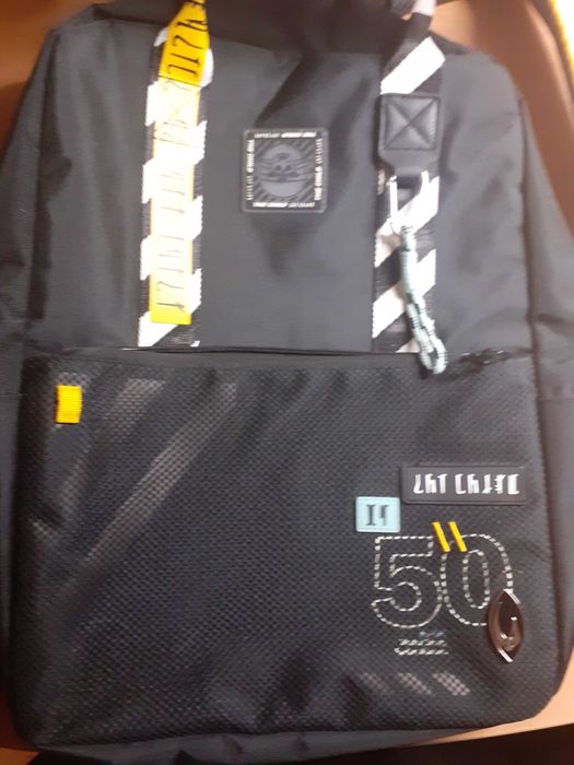 Solidny żółto czarny, szkolny plecak młodzieżowy 42x32x12