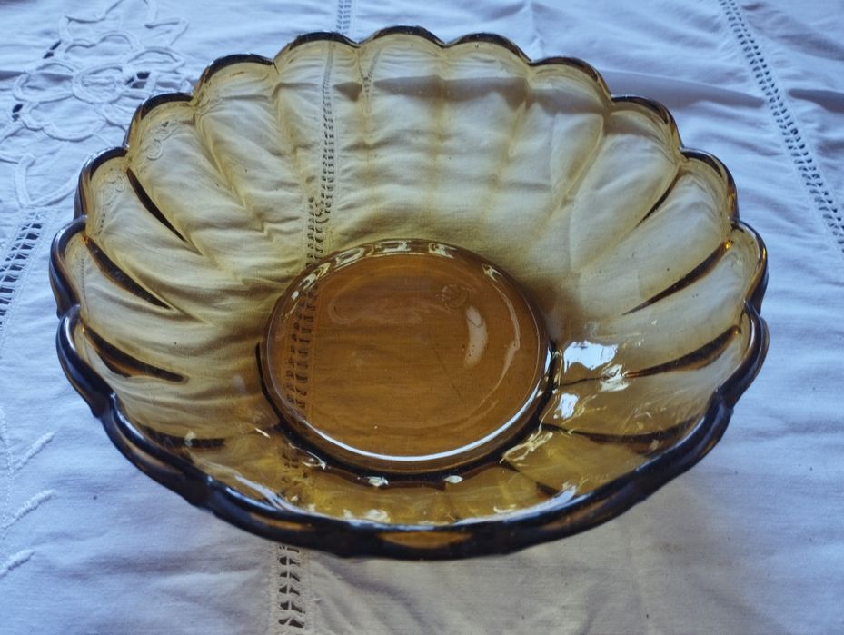 Półmisek szklany, koloru miodowego