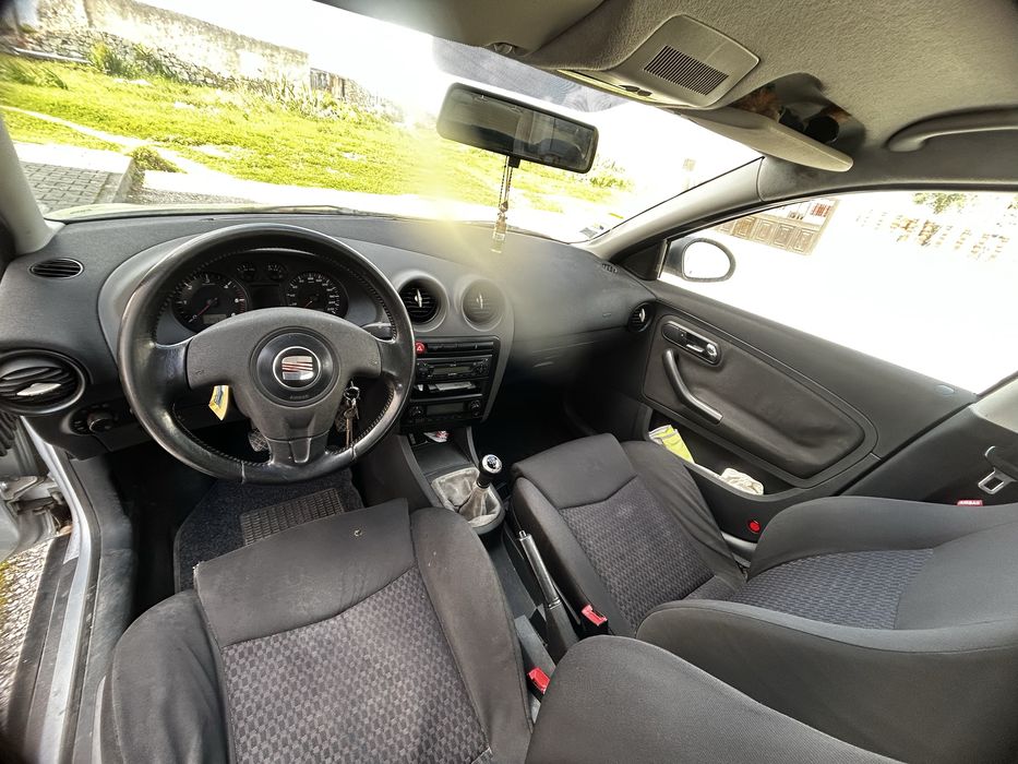 Seat Cordoba cinzento
