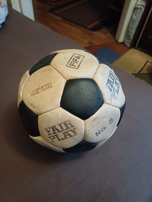 М'яч шкіряний, футбол
