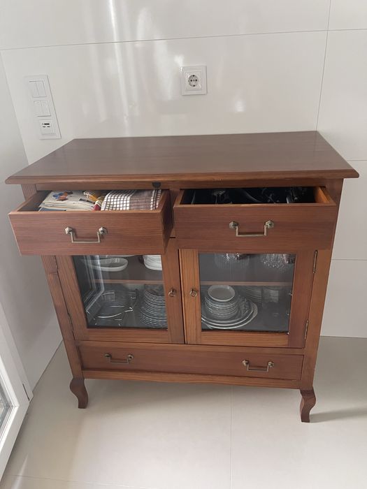 Louçeiro com 3 gavetas e 2 portas vidro