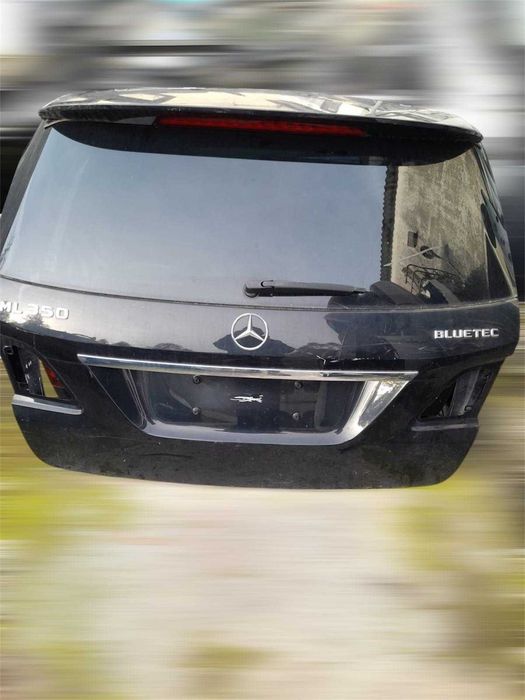 Tampa da Mala Mercedes ML 2013