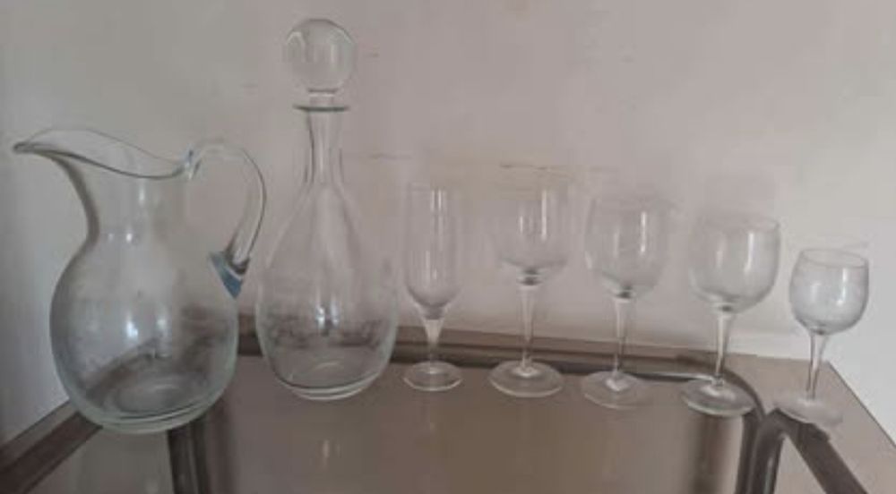 Serviço de copos de vidro muito bonito