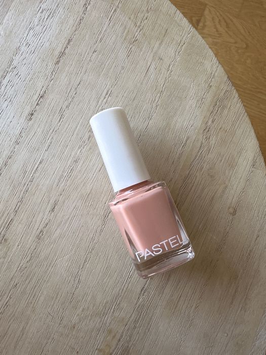 Pastel lakier do paznokci brzoskwiniowy roz