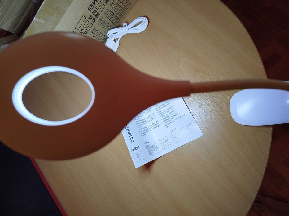 Cветодиодная лампа с аккумулятором и зажимом