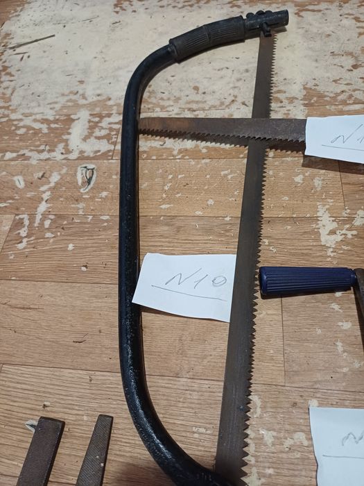 Молотки, напильники, ножницы по металу, ручные дрели, пилы по дереву.